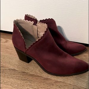 Burgundy ankle boots in GUC